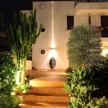 B&B Villa Il Sughero Монополи Екстериор снимка