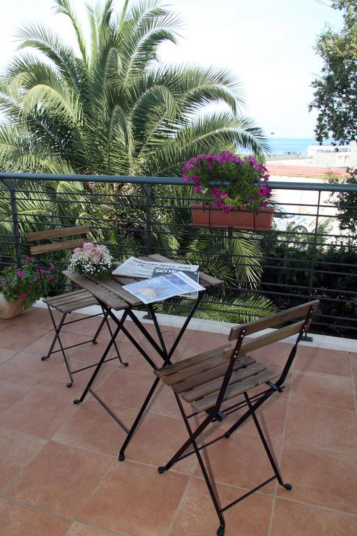 B&B Villa Il Sughero Монополи Стая снимка